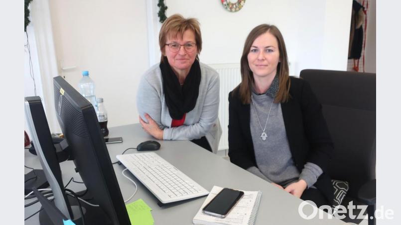Sabrina Reiner (rechts), hier mit ihrer Mitarbeiterin Lisa Wilhelm (links), leitet seit Mitte Oktober die KJR-Geschäftsstelle. Bild: Hirsch