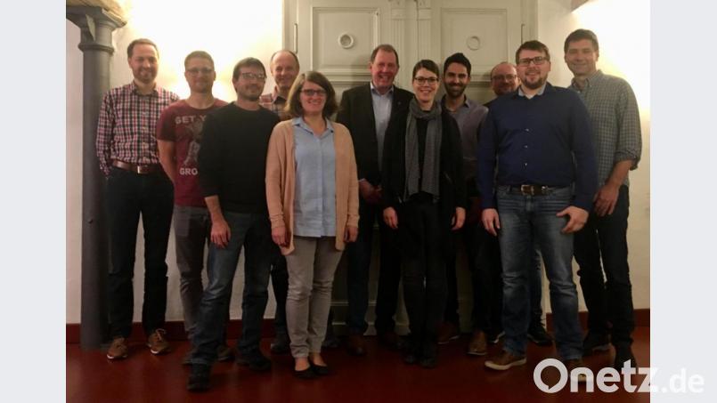 Für die Wahlgemeinschaft Weigendorf treten (von links) Gemeinderat Thomas Dotzler, Simon Ertel, die Gemeinderäte Florian Süß und Willi Grötsch, Melanie Schmidt, Zweiter Bürgermeister Fabian Bräutigam, Kristina Arnold, Kevin Haas, Klaus Wisgickl, Oliver Schmidt und Claus Gerstacker am 15. März 2020 an. Bild: fm