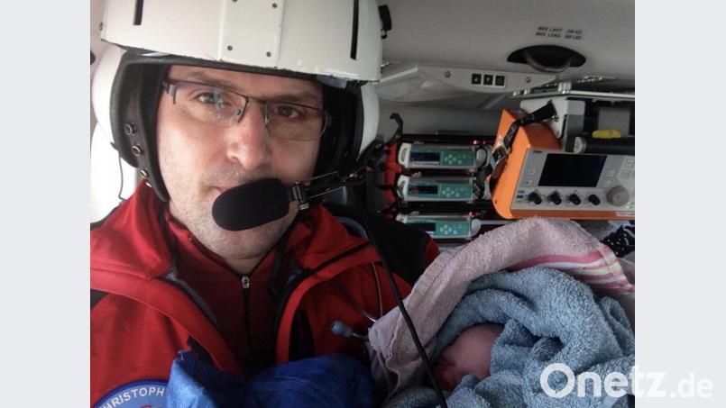 Oberarzt in Amberg, &quot;Flying Doctor&quot; in Latsch: Jens Schlör engagiert sich bei der DRF-Luftrettung. Bild: privat