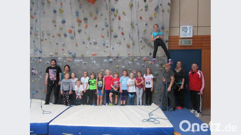 Das Klettern im Sportunterricht kam bei den Mädchen und Jungen ausgezeichnet an. Bild: Müllbauer/exb