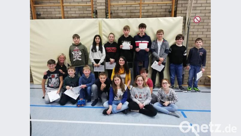 Die Teilnehmer der Workshops zum Thema "Richtiger Umgang mit Medien" in der "Eltern-Kind-Akademie" an der Mittelschule Waldsassen. Die Eltern hörten währenddessen einen Fachvortrag. Bild: Mittelschule Waldsassen/exb