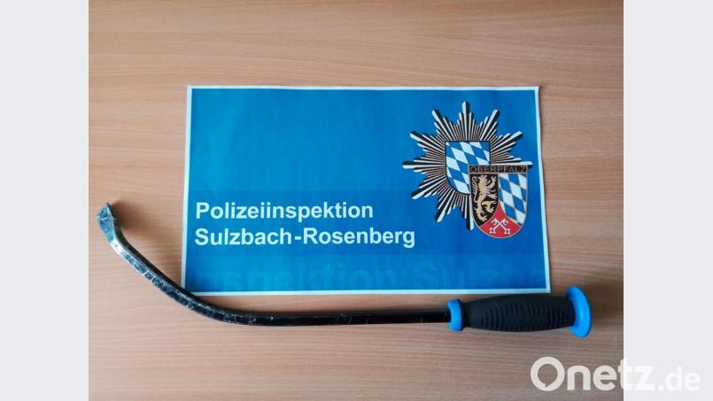 Mit diesem Brecheisen knackte der Täter die Zigarettenautomaten. Bild: Polizei