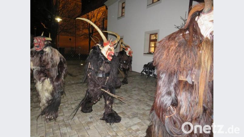 Schaurig anzusehen sind die Perchten. Bild: adj