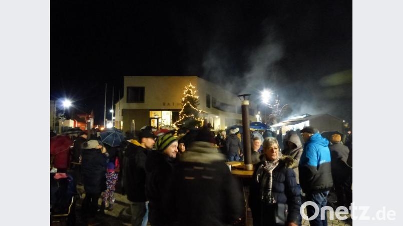 Heiztonnen sorgte für die Wärme, die man auf einem Weihnachtsmarkt oft vermisst Bild: hme