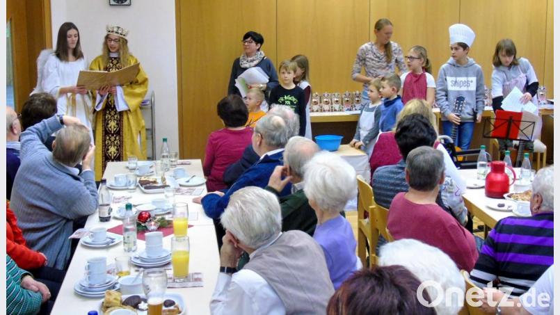 Einen gemütlichen Nachmittag verbringen die Senioren bei der Adventsfeier der Pfarrei St. Michael Bild: hai