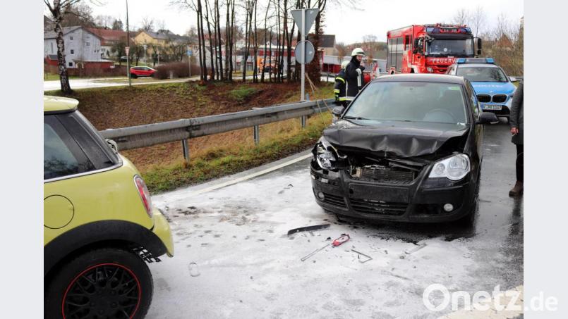 Beide Fahrzeuge waren nicht mehr fahrtüchtig und mussten abgeschleppt werden. Bild: jma