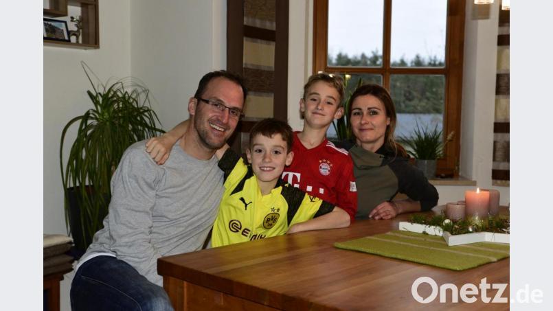 Zusammen mit seiner Frau Shelby und seinen beiden Söhnen Philipp und Yannick wohnt Jens Schlör in Ursulapoppenricht im Landkreis Amberg Sulzbach. Bild: Christian Lingl