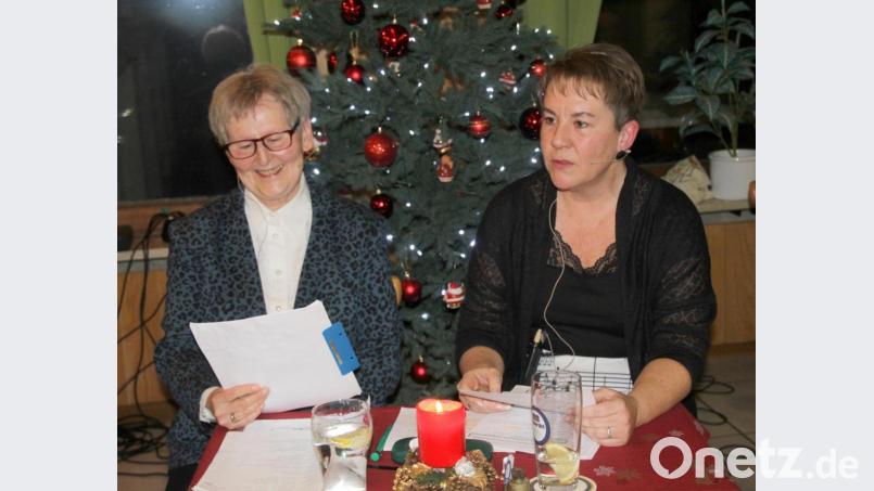 Renate Hartwig und Karin Rückerl (von links) moderieren mit Bravour. Bild: fsb