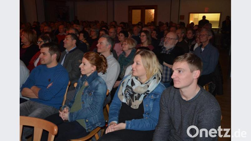 Vollbesetzt präsentierte sich das Mähringer Pfarrheim am Freitagabend beim Gastspiel der Altneihauser Feierwehrkapelln. Bild: jr