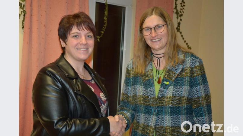 Hoffnungsvoll starten Pechbrunns Bürgermeisterkandidatin Ute Döhler (rechts) und Landratskandidatin Anna Toman in den Kommunalwahlkampf. Beide wollen die Gunst der Stunde für ihre Bewerbung nutzen. Bild: jr