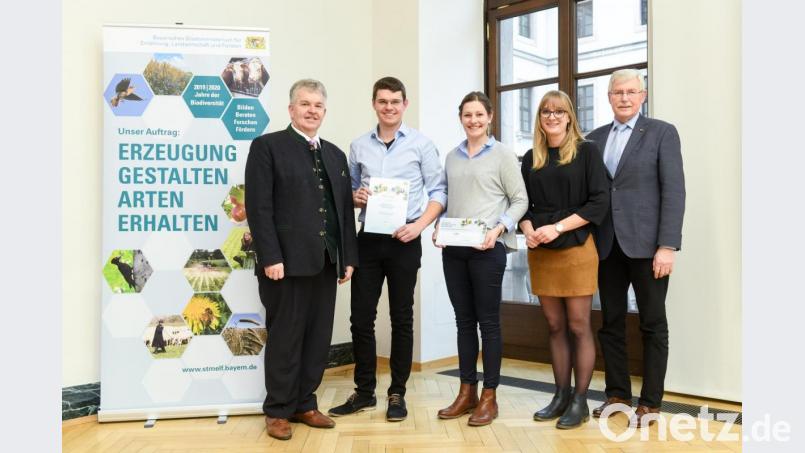Im Wettbewerb „Biodiversität“ bekam die Landwirtschaftsschule Nabburg einen Preis vom Bayerischen Staatsministerium für Ernährung, Landwirtschaft und Forsten. Bild: exb/Tobias Hase