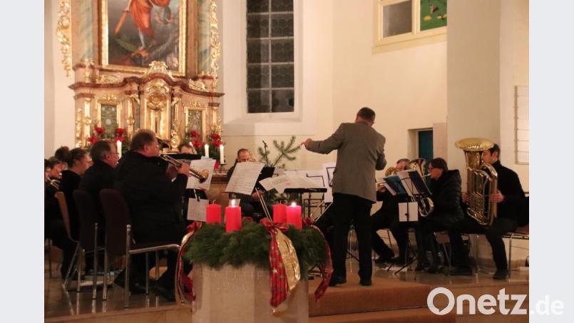 Frohe Erwartung in die Herzen zauberte der Posaunenchor des CVJM Rosenberg mit seinem wunderschönen Adventskonzert in Poppenricht. Bild: cog