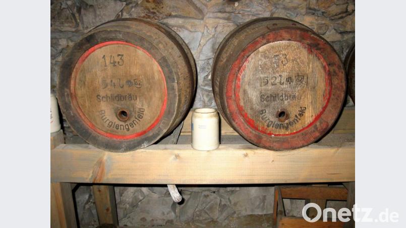 Geeichte Bierfässer: Das linke enthält 54 Liter, das rechte 52 Liter. Bild:  Dieter Dörner