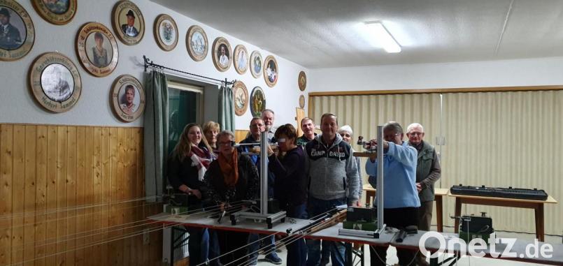 Bei der Königsfeier testen die Edelweiß-Schützen das aufgelegte Schießen. Bild: exb