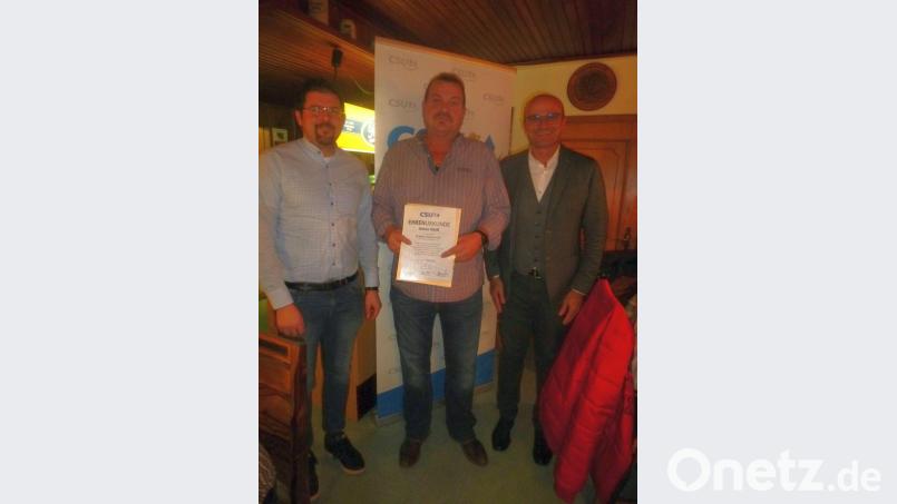 Anton Weiß wurde für 30-jährige Mitgliedschaft ausgezeichnet. Bild: mad