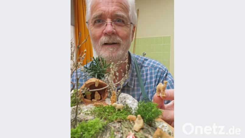 Schnitzer Minikrippe 01.jpg 
Das Extreme liebt Peter Herzog. Mit seinen kleinen Minikrippen in einer Nussschale erregt der ambitionierte Schnitzer immer wieder die Aufmerksamkeit der Kollegen oder bei Ausstellungen der Besucher. Bild: ow