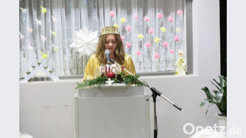 Anna Schricker trat als Kemnather Christkind bei der Weihnachtsfeier im Haus Falkenstein auf. Bild: jzk