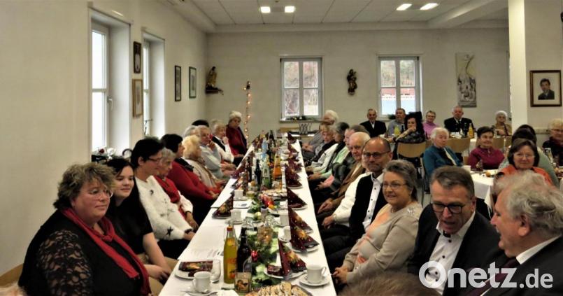 Über 100 Gäste nahmen an der Weihnachtsfeier der AWO teil. Bild: ubb