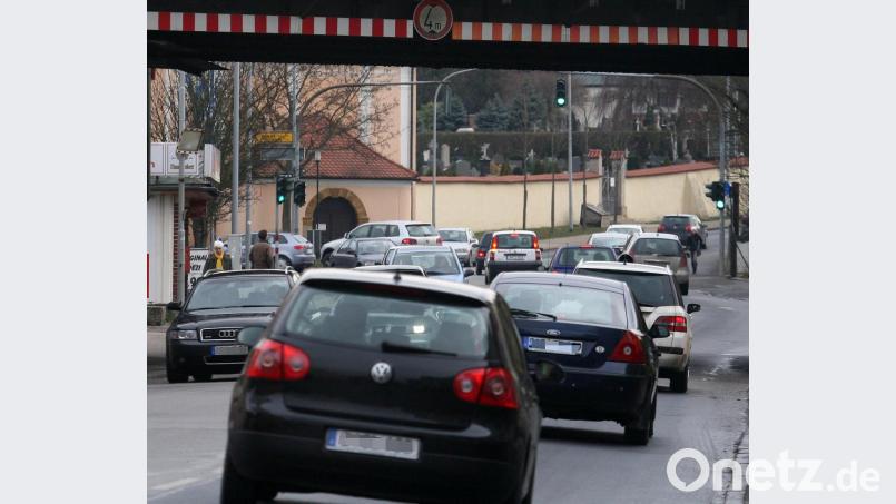 Leider laufen die Bemühungen, in Amberg CO2 einzusparen weitestgehend ins Leere. Fast alles, was an anderer Stelle eingespart wird, gleicht der Verkehr wieder aus. Bild: Wolfgang Steinbacher