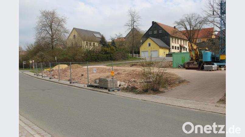 Das Bild zeigt das Anwesen, wo nach mehreren Anläufen im Gemeinderat das gemeindliche Einvernehmen für das geplante Mehrfamilienhaus erteilt werden konnte. Bild: ral