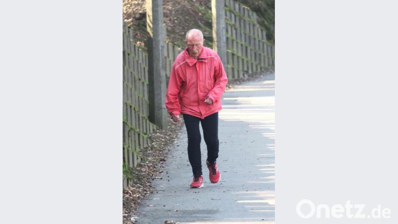 Schlechtes Wetter kennt Leo Stierhof nicht. Er macht sich bei Wind und Wetter auf den Weg. Bild: rhi