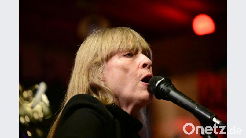 Bekannt wurde Carla Olson mit ihrer Band The Textones und der Zusammenarbeit mit Ex-Byrd Gene Clark. Bild: Bernd Schweinar