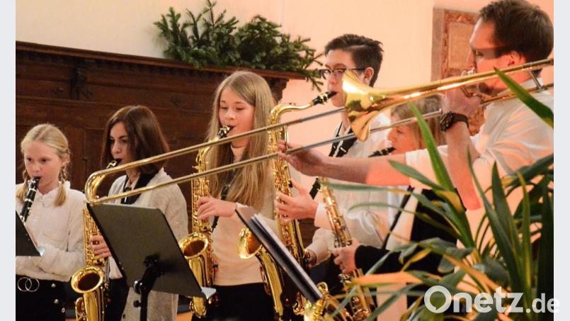 Kein Weihnachtskonzert ohne &quot;Jingle Bells&quot;. Hier spielte das Bläserensemble der Sophie-Scholl-Realschule den Klassiker. Bild: Kunz