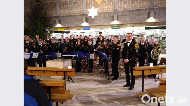 Viel Applaus gab es für die Knappschaftskapelle nach dem Benefizkonzert in der Pfarrkirche St. Michael. Bild: mma