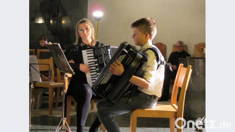 Schöner als bei Viktoria Dechant und Nick Hartmann können Weihnachtslieder nicht klingen. Bild: aks
