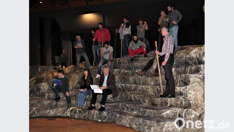 Nicht mehr nur eine einfache Bühne wird Kulisse für die Europassion sein. Diesmal spielen die gut 80 Darsteller auf einem imposanten Kunstfelsen. Mit raffinierter Lichttechnik wird das Schauspiel zudem ausgeleuchtet. Bild: ubb