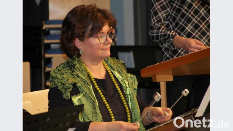 Direktorin Sebald als Hackbrettspielerin der „Stubnmusi“ Bild: Schönberger, Ferdinand [fsb]