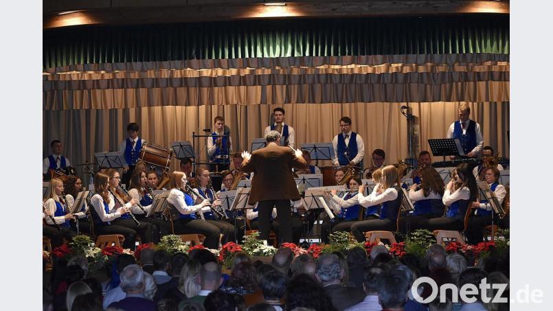 Den ersten Teil des Abends bestreitet das Jugendorchester der Knabenkapelle Auerbach. Bild: Karl Schwemmer