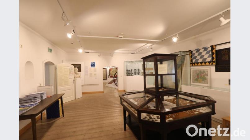 Die große Vitrine rechts stammt noch aus der Gründungszeit des Museums vor über 100 Jahren. Sie bleibt natürlich im Haus, kommt aber an eine andere Stelle. Bild: Gerhard Götz