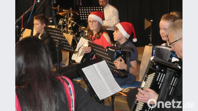 Bekannte Weihnachtslieder des Akkordeonorchesters Bild: Schönberger, Ferdinand [fsb]