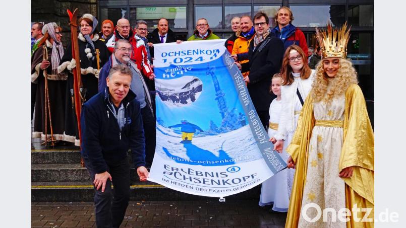 Hissen der Ochsenkopffahne Bild: gis