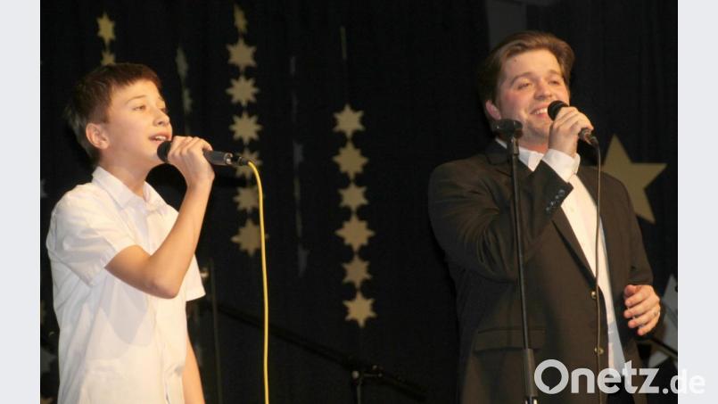 Stefan Bäuml und sein Lehrer Christoph Kessner mit dem Duett „Fang das Licht“ Bild: Schönberger, Ferdinand [fsb]