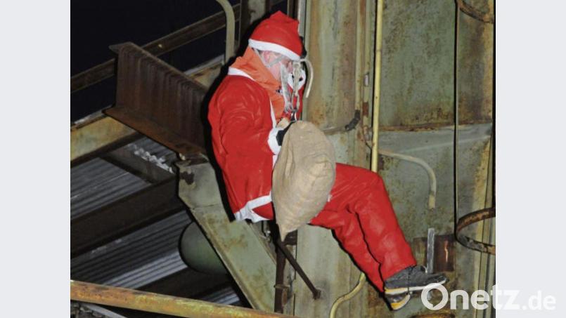 Eine der großen Attraktionen wird am Sonntag beim Weihnachtsmarkt auf der Hochofen-Plaza die Nikolaus-Abseilaktion sein. Bild: ge