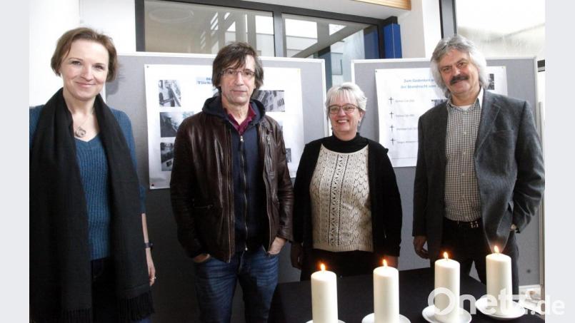 Sylvia Sollfrank, Thomas Muggenthaler, Uschi Maxim und Günter Kohl (von links) sprachen bei der Gedenkfeier an der Berufsschule. Bild: Hirsch