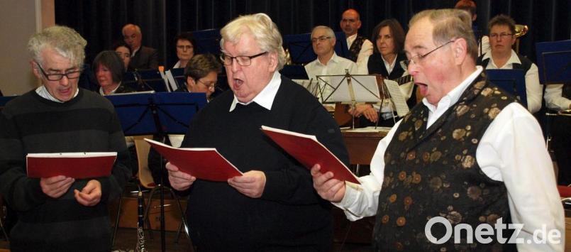 Eindrucksvoll mit „Magnificat“ der Männerdreigesang Bruder Eduard Moßburger, Pater Ernst Kusterer und Bruder Georg Bayerl (von links). Bild: sön
