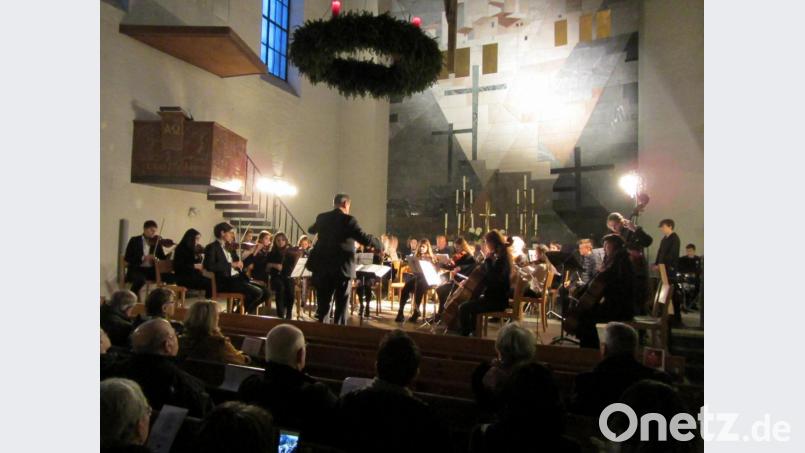 Richard Hubert setzte das SMS-Jugendorchester mit Händel-Tschaikowsky-Elgar-Lieblingsstücken in Szene. Bild: aks