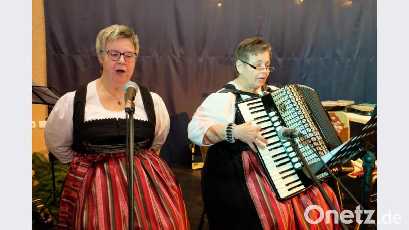 Zu den Höhepunkten des Singens und Musizierens gehören die Liedvorträge der &quot;Seebauer-Moidla&quot; aus Weiden. Bild: do