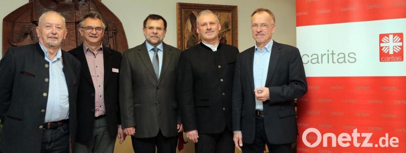Die Zeit der ehrenamtlichen Entscheidungsträger beim Caritas-Kreisverband Amberg-Sulzbach ist bald vorbei. Zum 1. Januar nimmt der neue hauptamtliche Vorstand seine Arbeit auf (von links): Wolfgang Schmalzbauer, Wolfgang Rattai, Günter Koller, Richard Sellmeyer und Wolfram Strack. Bild: Wolfgang Steinbacher