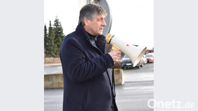 Zivilbeschäftigte bei Verdi-Kundgebung an Tor 3. Bild: rgr