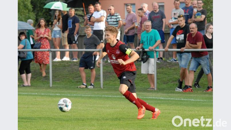 Ende August beim Testspiel des 1. FC Nürnberg II in Mitterteich war Dennis Lippert sogar Kapitän. Es war sein bislang letzter Auftritt im Club-Trikot. Bild: gb