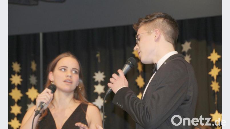 Pia Bildl (10c) und Marco Langner (Q12) beim Duett Bild: Schönberger, Ferdinand [fsb]