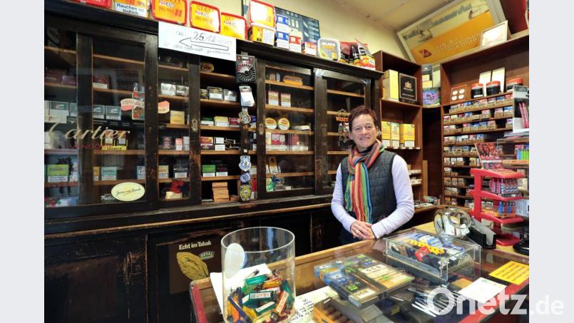 Rund 30 Jahre stand sie hinter der Theke im &quot;Zigarren Fuchs&quot;: Astrid Freiwald führte das Geschäft ihres Vaters und Großvaters schon in dritter Generation. Bild: Wolfgang Steinbacher