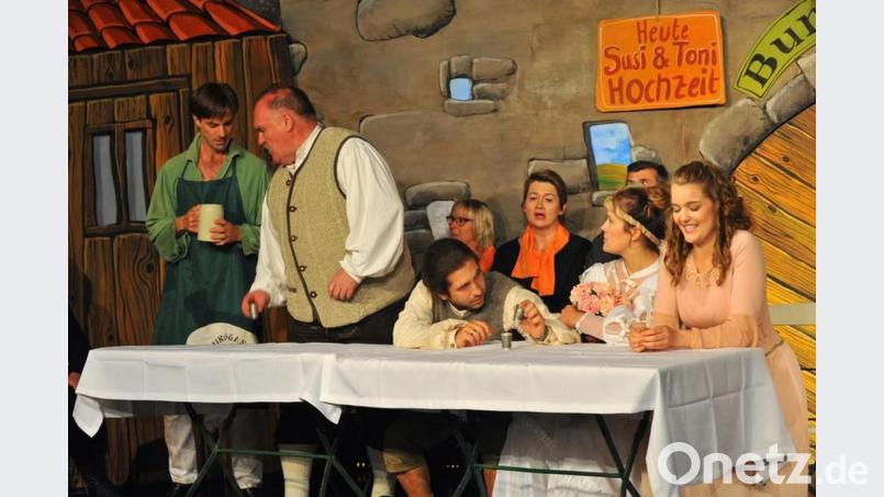 Die Darsteller des Landestheaters Oberpfalz kommen im Juli 2020 mit dem Stück „Kohlhiesels Töchter“ nach Waldeck. Bild: hl