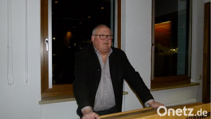 Bürgermeister Heinz Weigl blickte im Feuerwehrhaus Oberviechtach auf die Investitionen im Feuerwehrbereich zurück. Bild: bgl