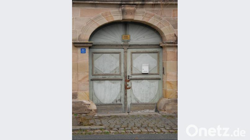 In einer Gestaltungsfibel sind Beispiele gelistet wie die Wertvolle historische Bausubstanz am Marktplatz erhalten werden soll. So sollen zum Beispiel handwerklich und gestalterisch wertvolle Haustüren mit steinmetz¬mäßig bearbeiteten Türumrahmungen erhalten bleiben. Bild: ow
