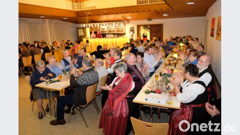 Im vollbesetzten Gemeindezentrum spürt jedermann die Freude, die Musik erzeugen kann. Bild: do